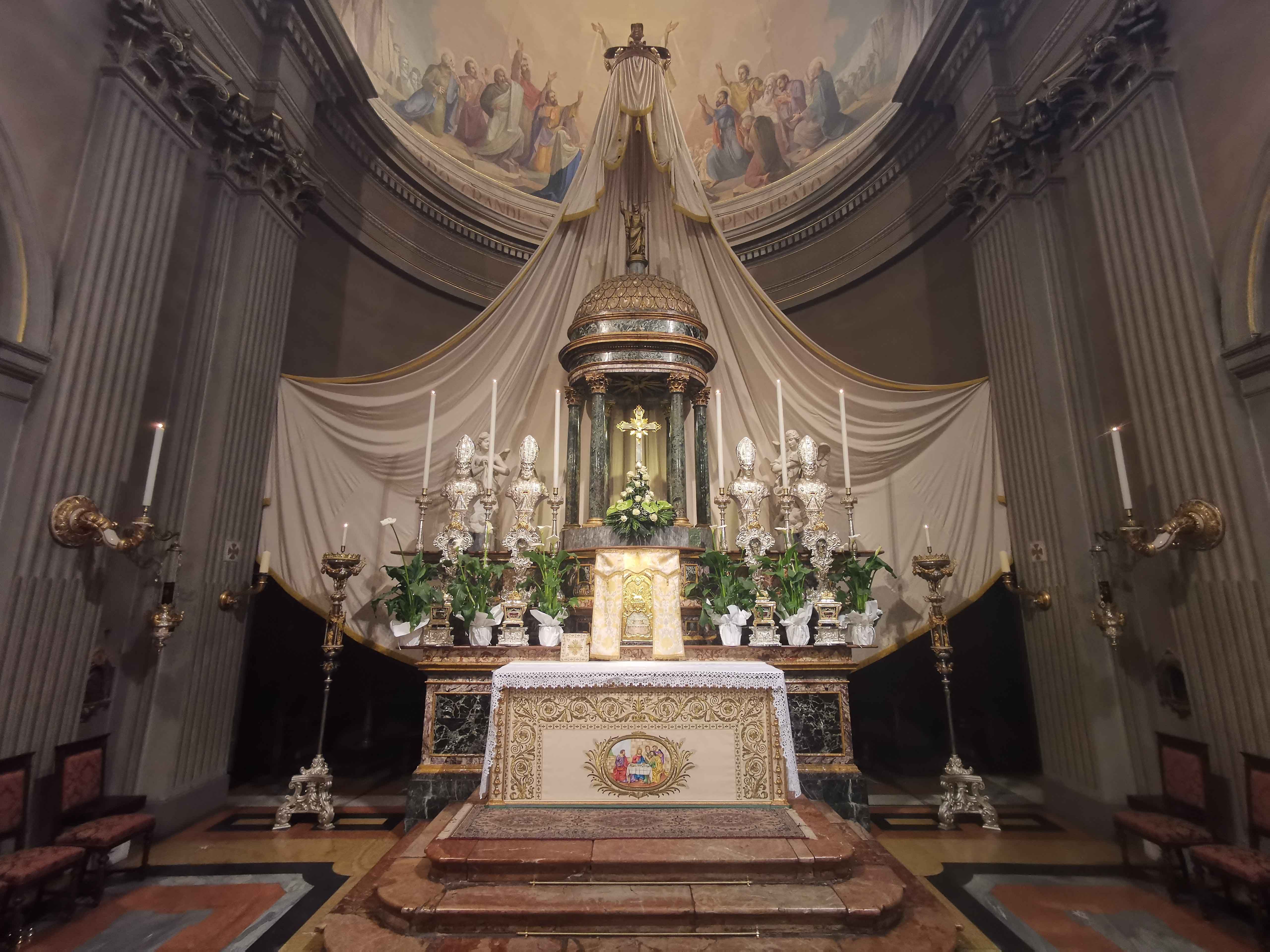 Altare della chiesa di S. Vittore