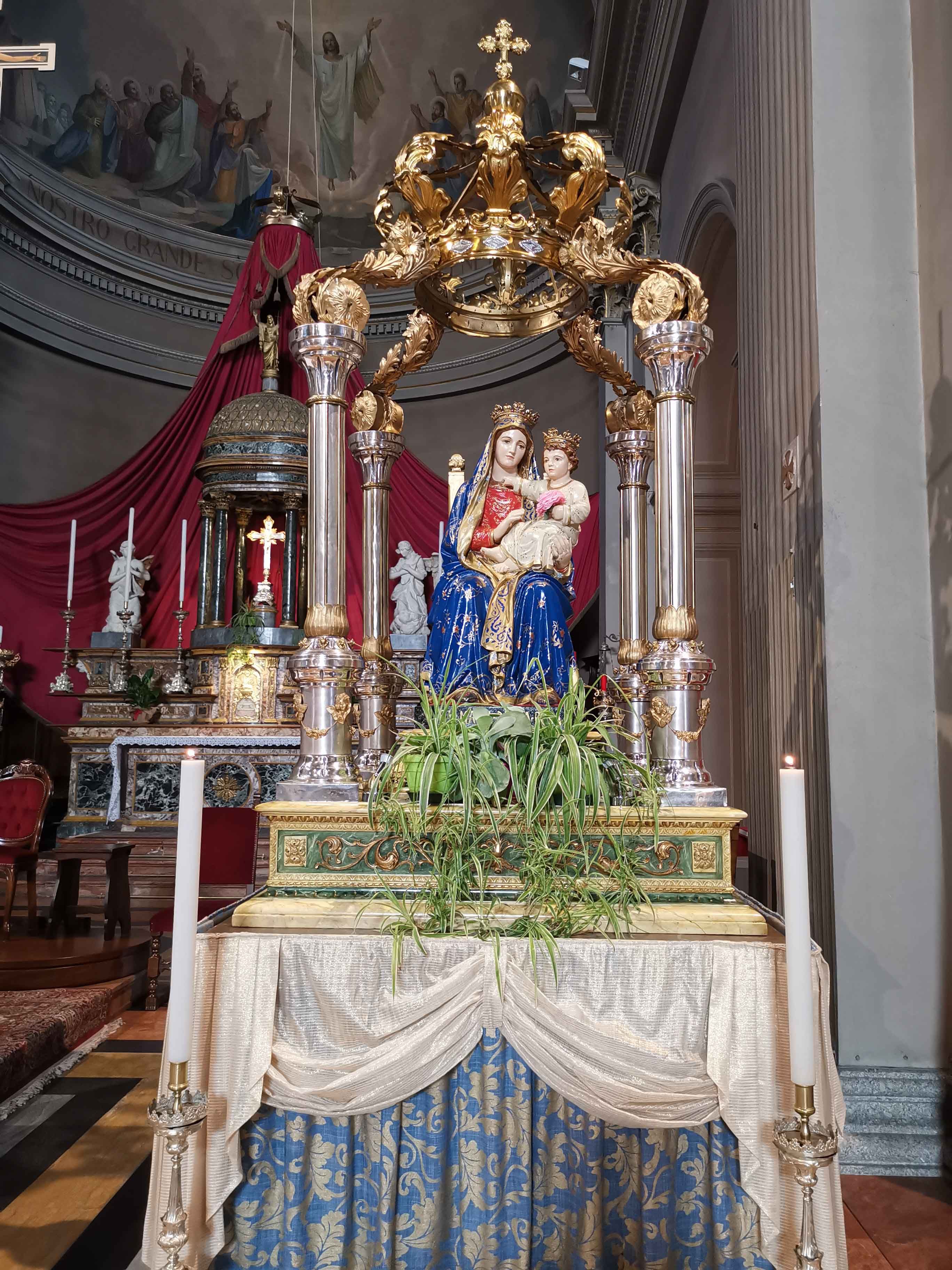 Statua della Madonna della Rosa