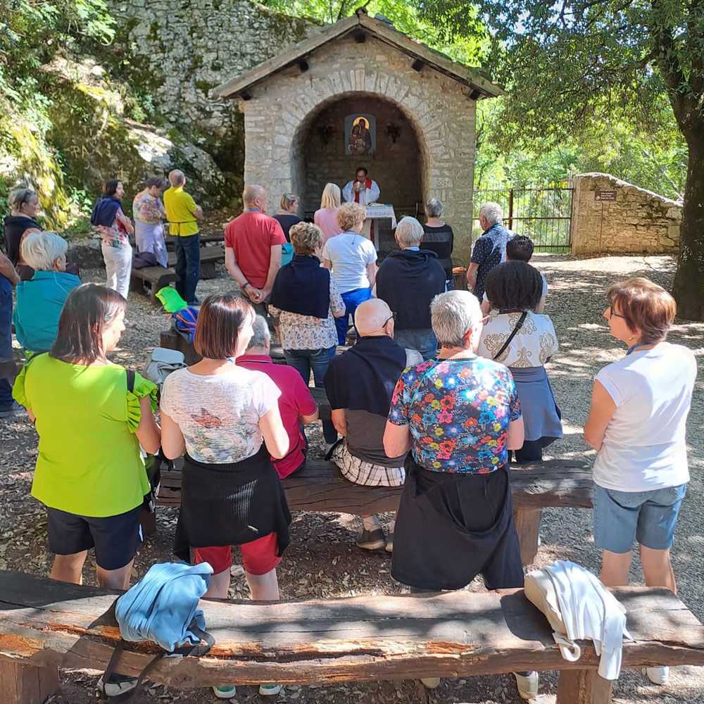 Celebrazione presso l'eremo delle carceri di Assisi